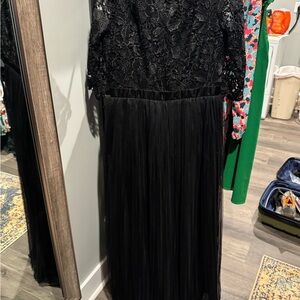 Elegant Black Lace Evening Gown